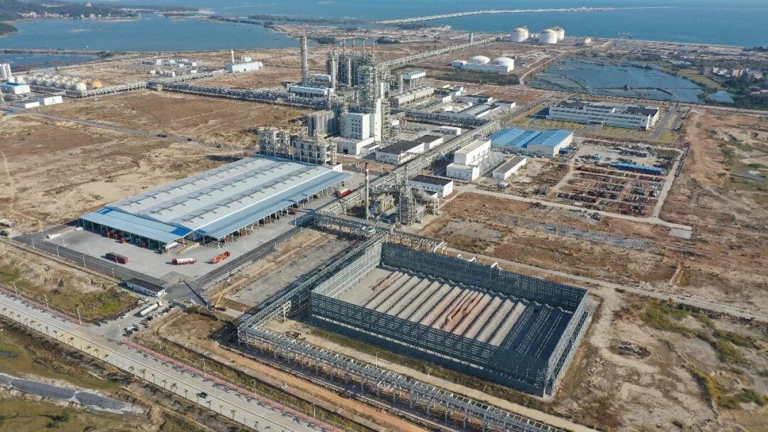 东华能源厂区。