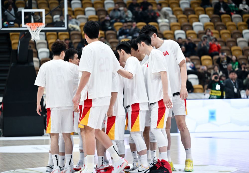 中国男篮官宣26人集训名单：周琦张镇麟回归 胡明轩杨瀚森入选_新闻