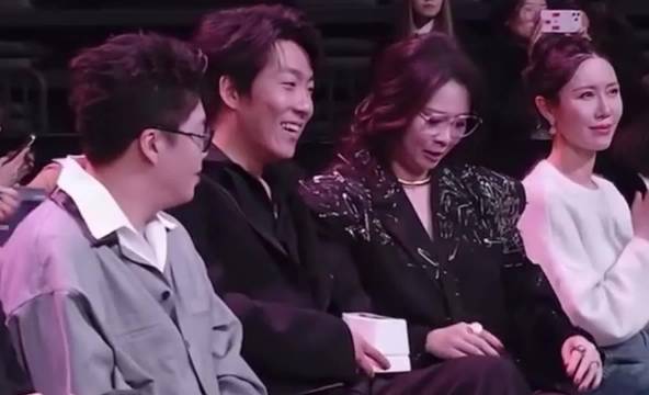 xh姐与kt互指争执，老王分拣纸条引关注