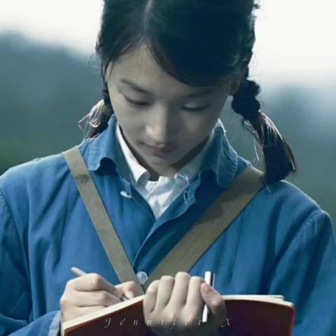 应该是没有整过容的吧 山楂树之恋时候也蛮可爱的尼 眼睛小也蛮有魅力