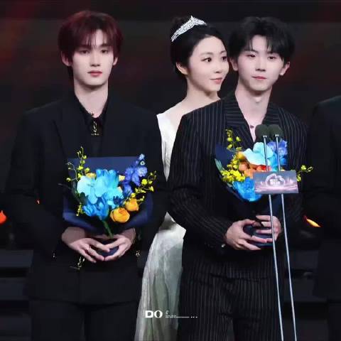 马嘉祺丁程鑫年终奖引期待，李飞被喊话发红包