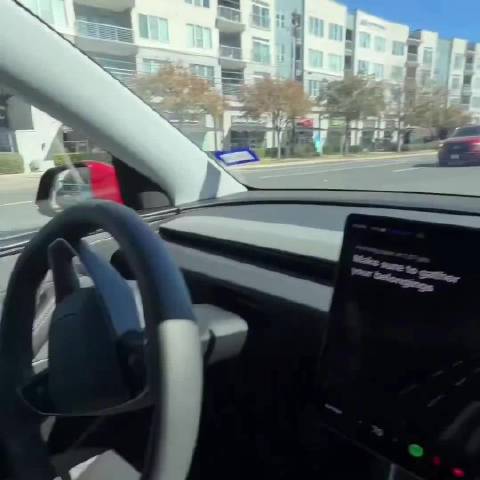 体验特斯拉无人驾驶出租车