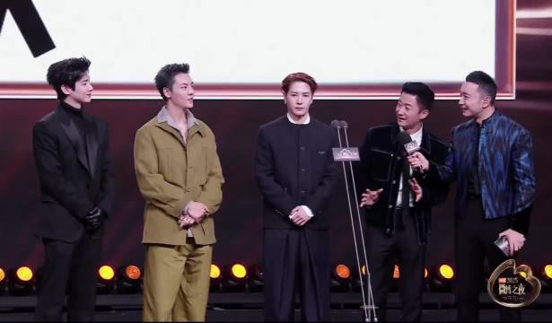 霆锋都笑了吴京喜欢嘉尔