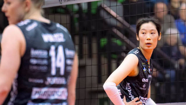 朱婷自接自扣、冲进短球，暴力帅气