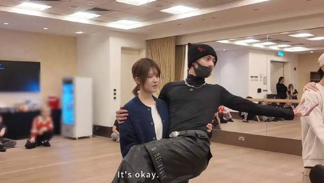 原来《PRETTY》的endingpose是俩人自己想的