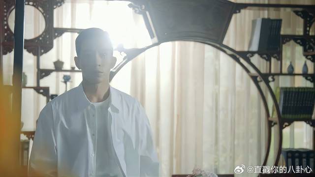 西装男精英换上休闲装，归晓当场看待，行走的衣服架子啊