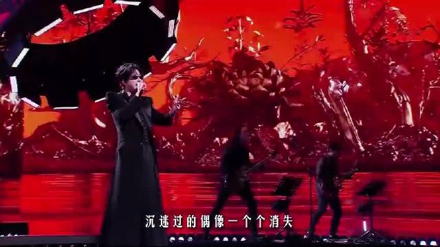 刘宇宁晒与张凌赫曾舜晞合照，称努力唱好歌演好戏做好人