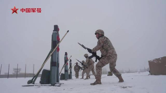 提气！雪中练兵杀声一声比一声亮