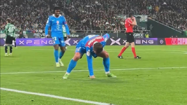 格列兹曼国王杯进球后摆海贼王路飞二档动作庆祝