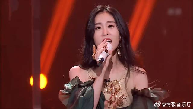 张碧晨冯提莫《神奇》，不一样的异域风情，迷到李玟了！