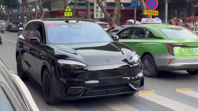 问界M6黑武士，换个保时捷的标，电动卡宴的味道啊