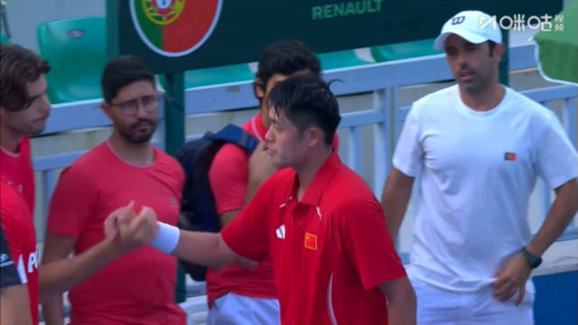 戴维斯杯吴易昺力克世界前50博尔热斯，助中国队扳平比分
