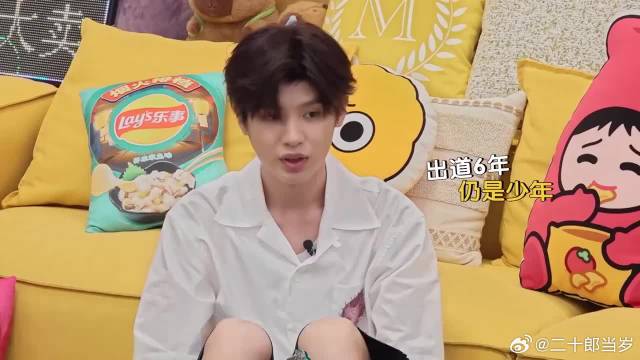 梗王黄明昊永远冲浪第一，QQ空间还是杀马特风格，笑死人