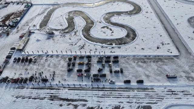 长城魏建军亮相哈尔滨冰雪欢乐周测试新车