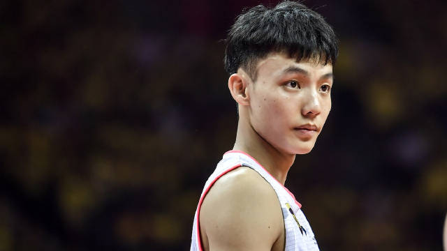 5投全中砍下14分，19岁徐杰CBA总决赛首秀惊艳全场！