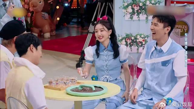 毛晓彤泼水太猛！直接让韩东君梦回当年，赵又廷笑疯