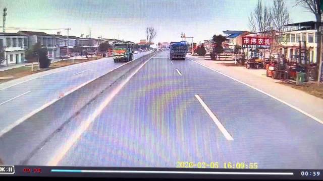 理想车主随意变道高速行驶酿事故