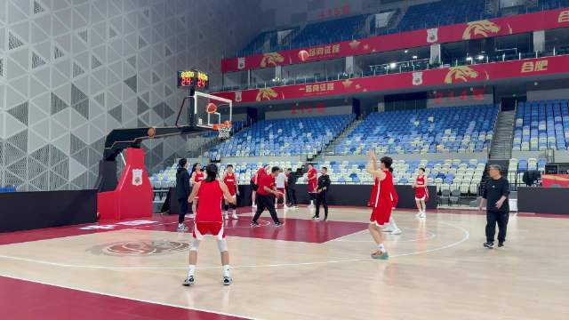 2月6日下午，中国女篮抵达合肥赛区，短暂休整后队伍前往场馆进行了踩场训练