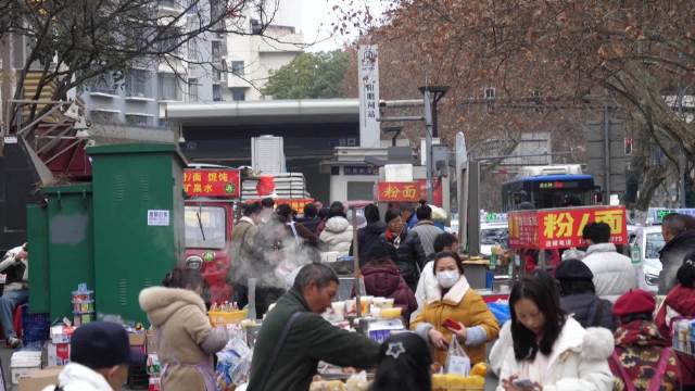 医院门口车辆成排是方便还是造堵