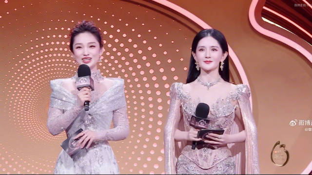 谢娜回忆千禧年演员经历，与蓝羽二搭谈综艺主持起点