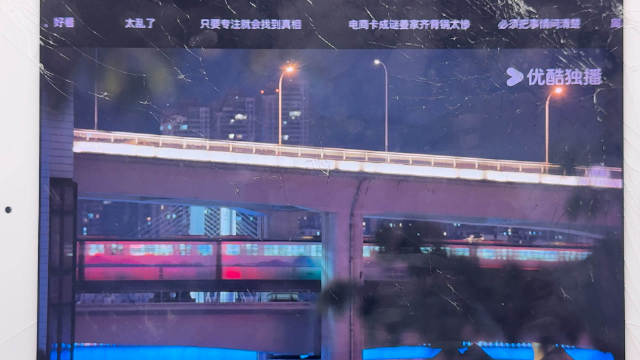 赵又廷张子枫新片《秋雪漫过的冬天》引热议,网友调侃其角色苦瓜牛马