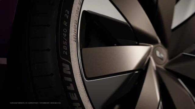 理想 L9 livis 第二季度发布，视频里最后那一下点头把理想顶飞了 5 个点