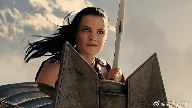 男战士跟女刺客一波配合 干掉钢铁人，结果它又复活了