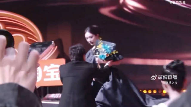 哈哈哈哈最有节目的还得是你俩啊