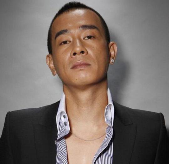 陈小春从演员到政协委员的身份转变，公众的普遍评价是怎样的？