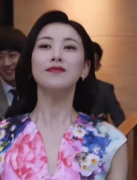 朱珠丹凤眼圆润鼻头展现东方美人独特韵味