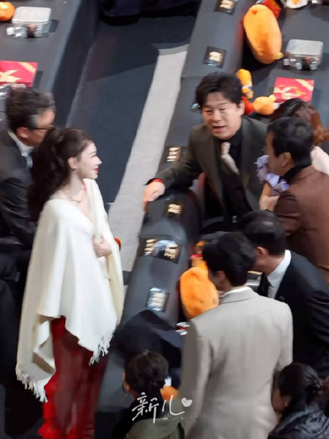 程潇与侯鸿亮热聊引新剧猜测，陈哲远黄渤现身微博之夜