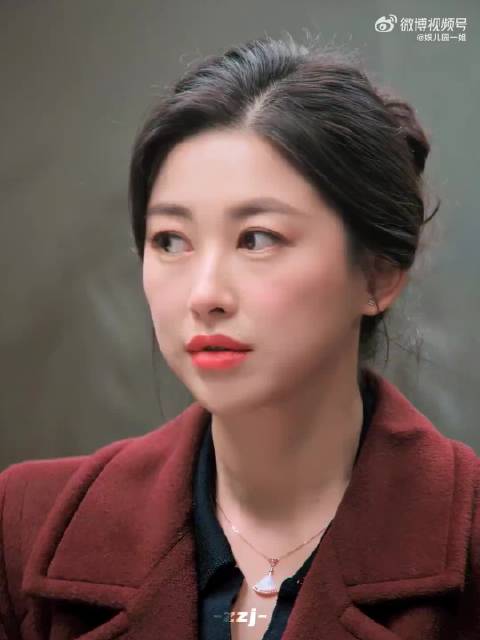 朱珠从主持到演员四十岁赴法读研兼顾学业家庭