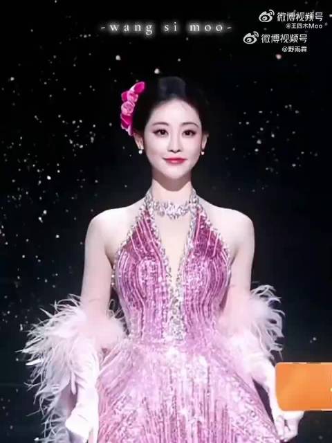 祝绪丹簪13朵鲜花演绎灵动中式美学