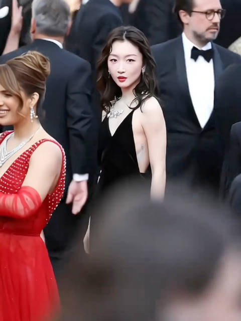 周冬雨回应整容争议称拥有独特电影脸