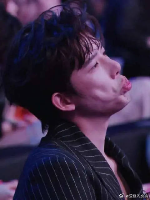 有个悄咪咪的oh my god，做鬼脸也很帅！