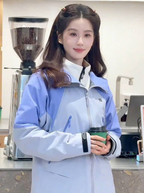 刘诗诗活动直拍，好甜好温柔，龙葵本就是公主啊