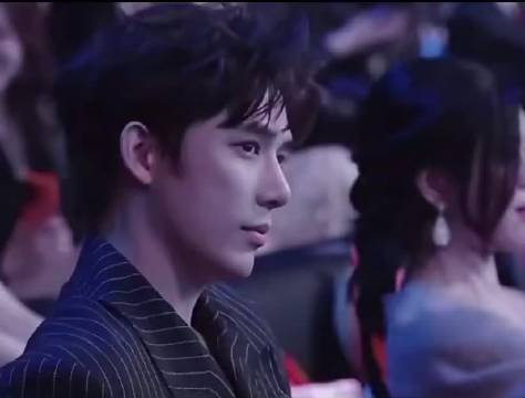 王安宇的侧脸简直神颜！宝宝困困了不是卖萌就是打鸡血呢