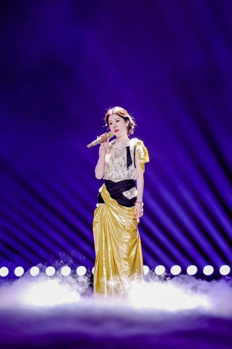 网友对张碧晨微博之夜《他不懂》的演唱有哪些评价？