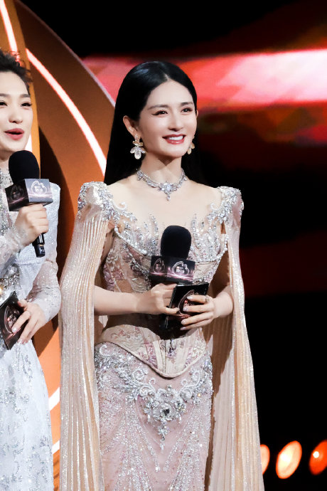 谢娜自曝多年短信关心肖战：看作品进步就发信息祝贺