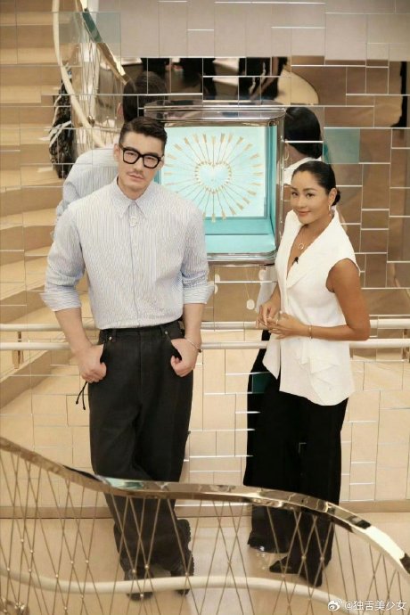 网友对胡兵和瞿颖在辽宁春晚的同框合作有哪些评价和期待？