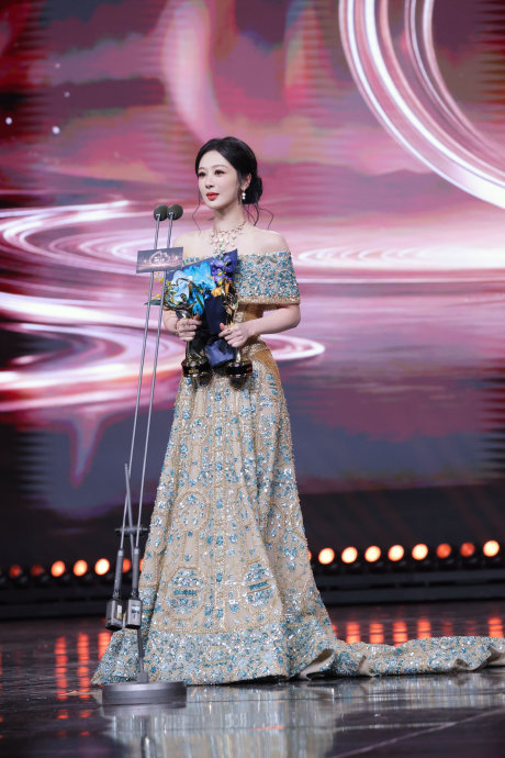杨紫凭《生命树》获年度口碑演员！代雷佳音领奖幽默喊话