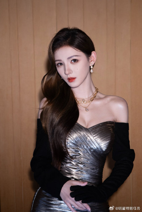 其他女明星在微博之夜活动中，谁的皮肤状态也备受好评？