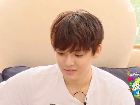 侯明昊被赞大眼萌妹