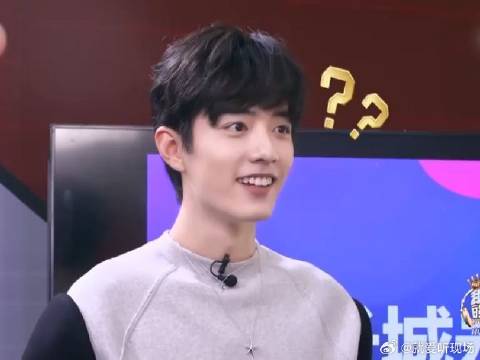 肖战猜歌名全靠蒙，猜对一个字竟嘿嘿笑，逗乐众人