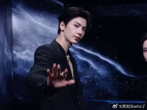 张凌赫微博之夜红毯全过程录频