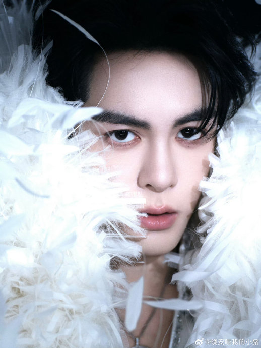 曾舜晞大方支持朋友新剧，两天豪掷千金包2500场云观影