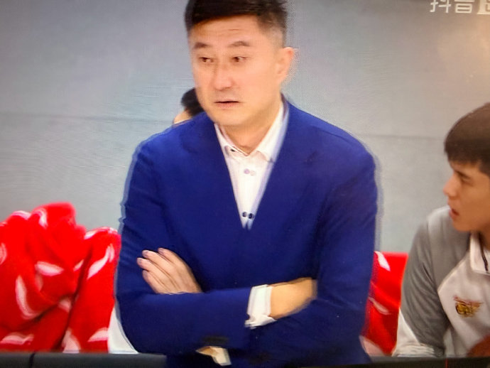 关键先生！上海113-104胜广东进四强，周琦缺席内线失守成转折