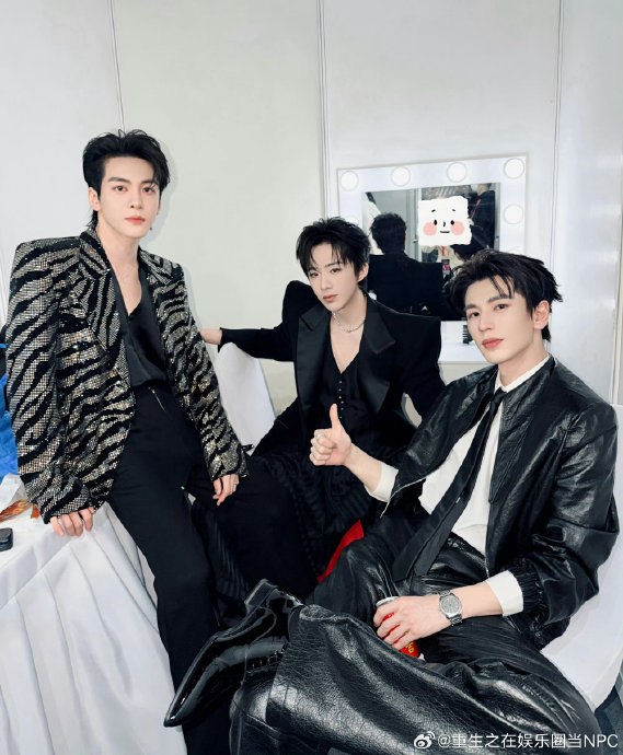 微博之夜名场面！刘宇宁张凌赫曾舜晞黑西装同框，网友喊话三男主赶紧拍戏