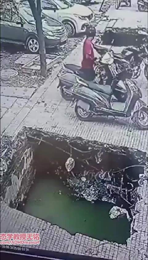 摩托小哥眼神不好运气不佳