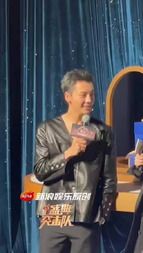 收到“人工”传送来的弟弟们的礼物路由器，伟霆哥打游戏一定把把赢